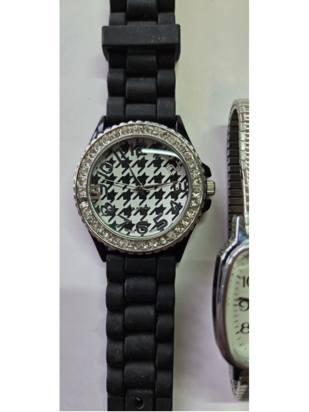 Lot Of 4 Men's Watches Casio G-Shock Geneva Timex Q